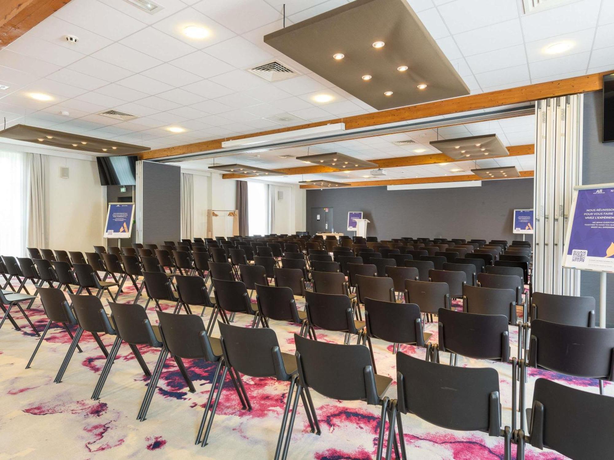 Novotel Saclay Kültér fotó