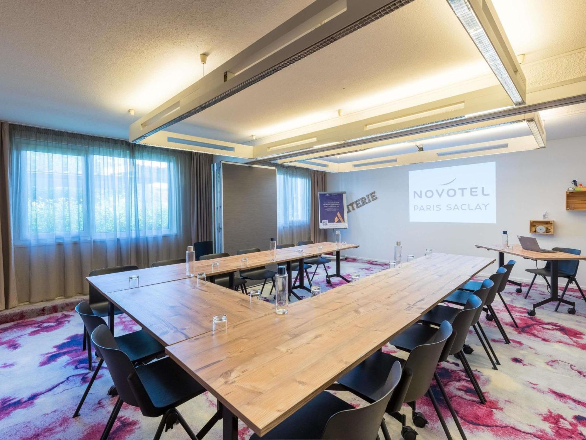 Novotel Saclay Kültér fotó