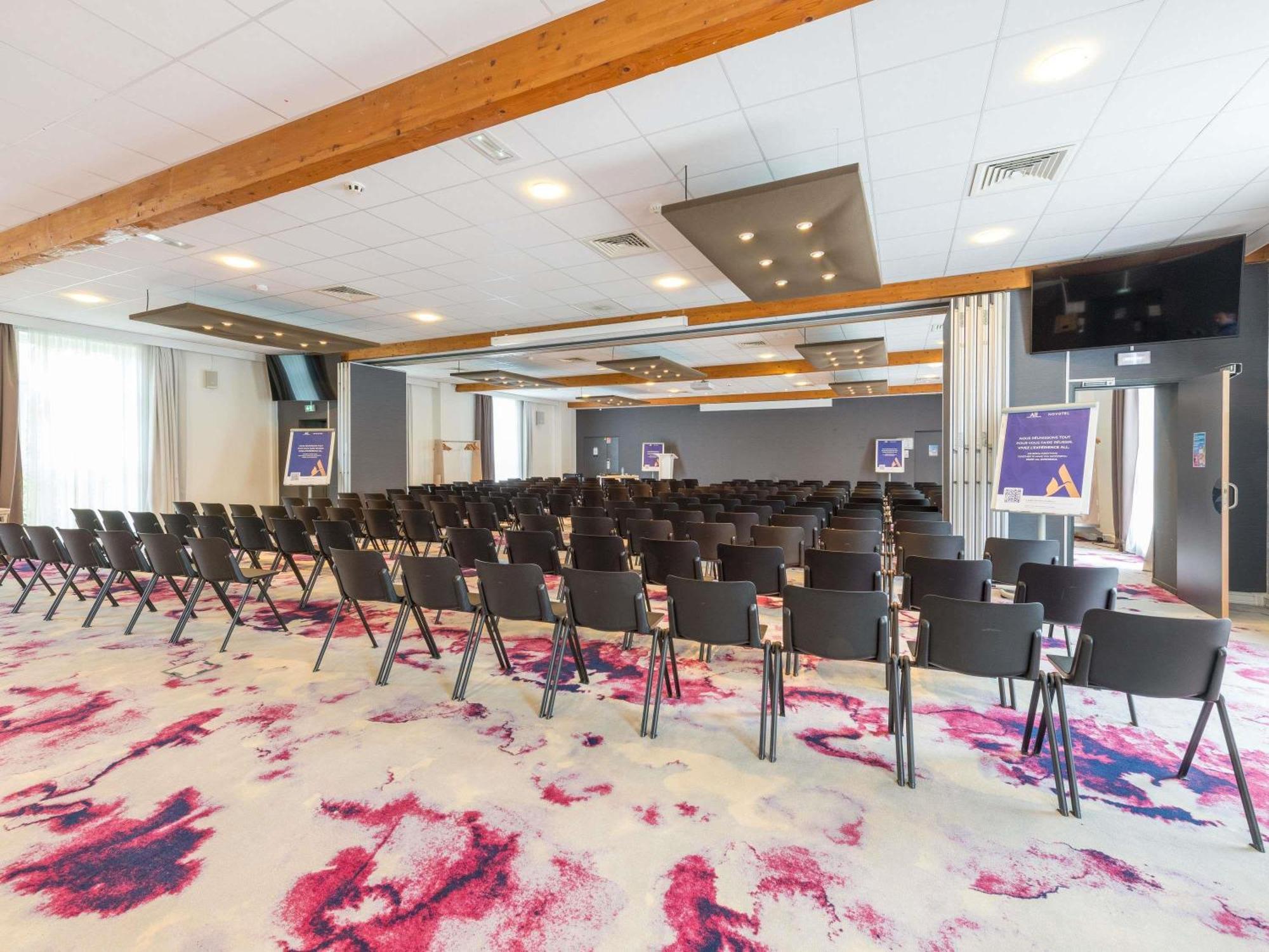 Novotel Saclay Kültér fotó