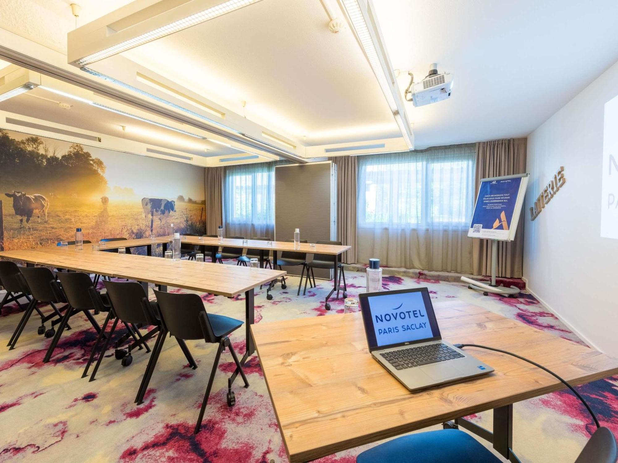 Novotel Saclay Kültér fotó